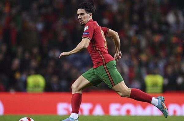 维蒂尼亚谈职业规划：拒皇马沙特，忆巴黎首年，谋战术进化